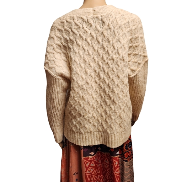 American Eagle Chunky Oversized V-neck Button Sweater Size S - Picture 5 of 11